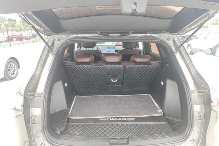 Used Wuling Xingguang S 2024 60km Advanced Version Trunk