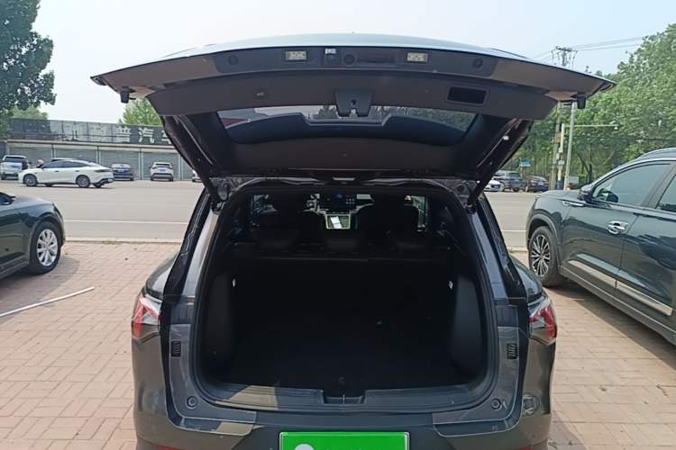 Used Wuling Xingguang S 2024 130 km Flagship Version Trunk