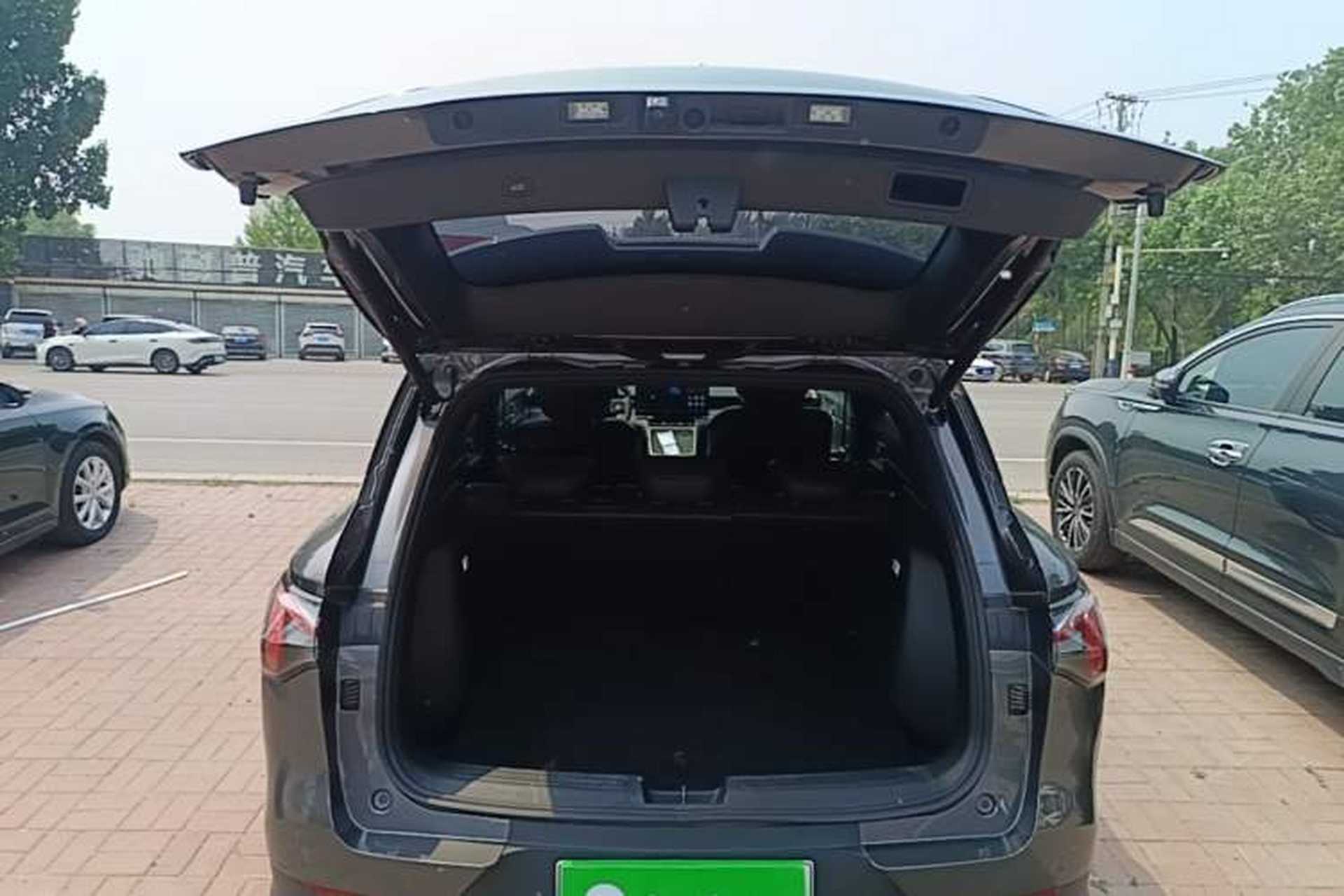Used Wuling Xingguang S 2024 130 km Flagship Version Trunk