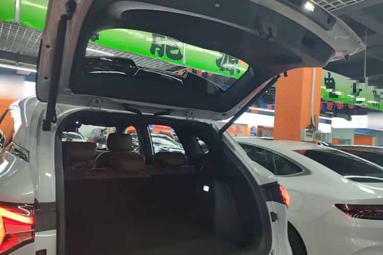 Used Wuling Xingguang S 2024 130 km Flagship Version Trunk