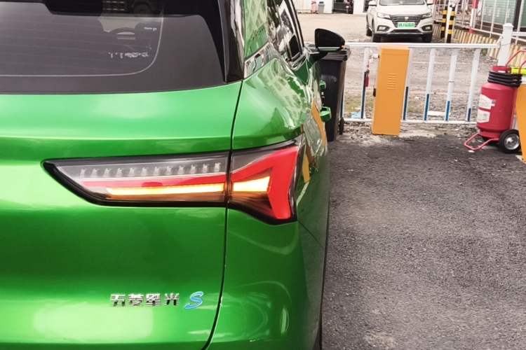 Used Wuling Xingguang S 2024 510 km Flagship Version Right Rear Taillight