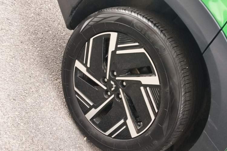 Used Wuling Xingguang S 2024 510 km Flagship Version Right Rear Wheel Hub