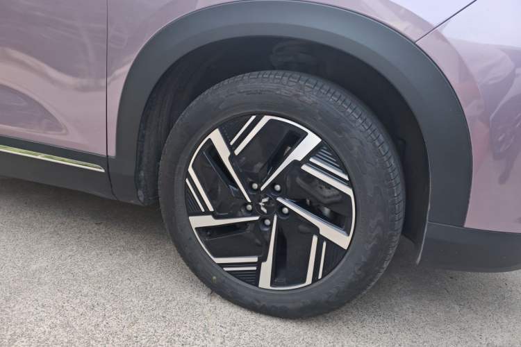 Used Wuling Xingguang S 2024 130 km Flagship Version Right Front Wheel Hub
