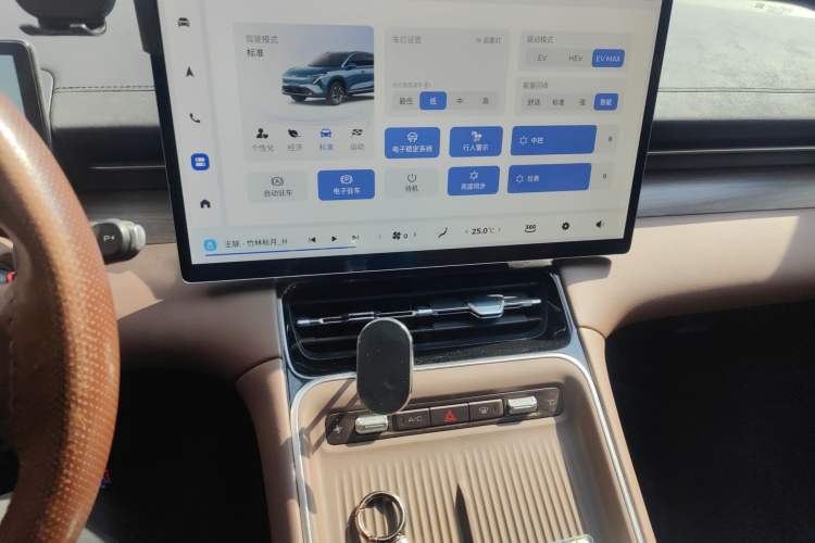Used Wuling Xingguang S 2024 130 km Flagship Version Audio And AC Panel