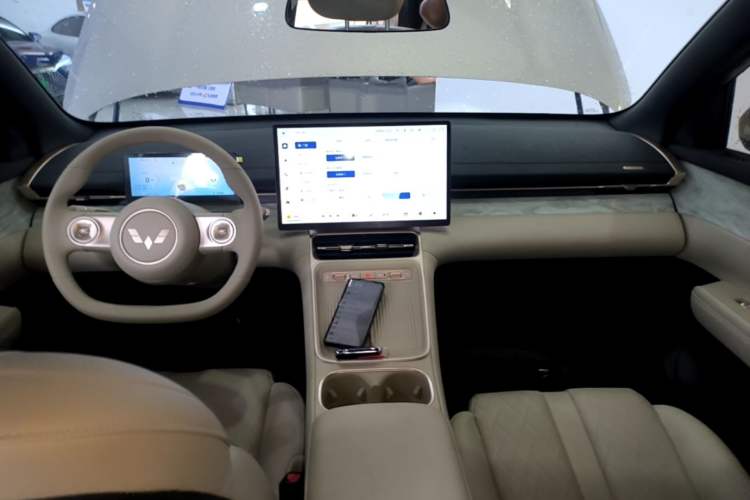 Used Wuling Xingguang S 2024 510 km Flagship Version Center Console