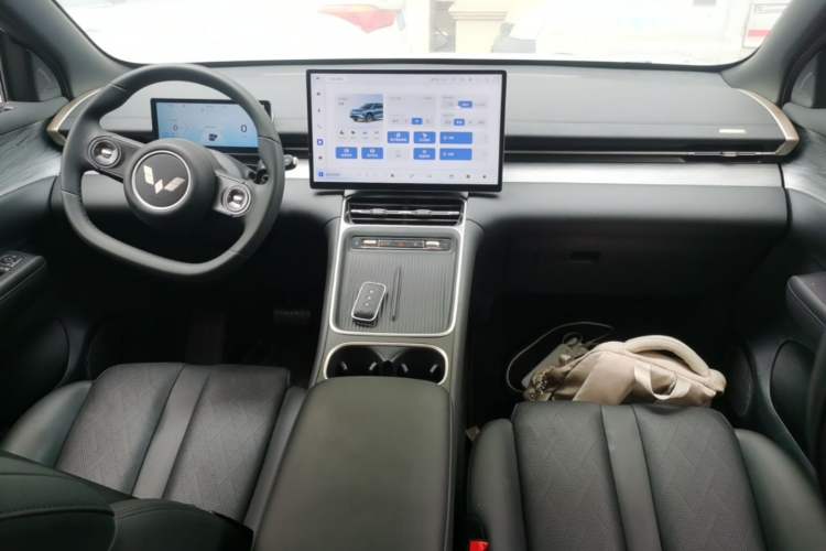 Used Wuling Xingguang S 2024 130 km Flagship Version Center Console