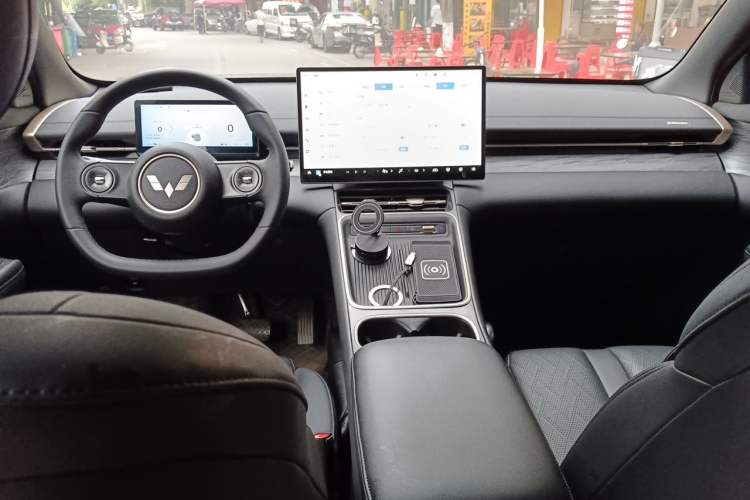 Used Wuling Xingguang S 2024 130 km Flagship Version Center Console
