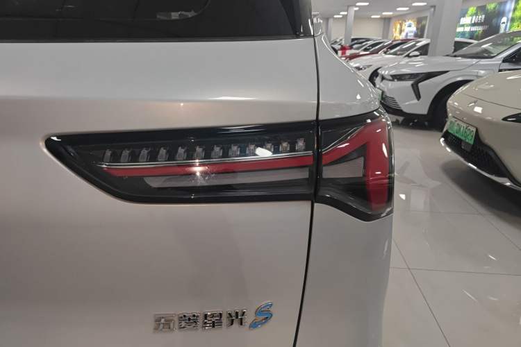 Used Wuling Xingguang S 2024 130 km Flagship Version Exterior 3