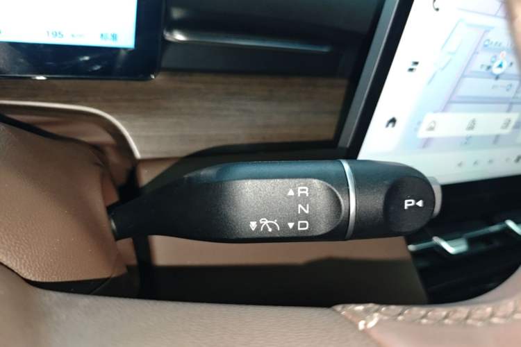 Used Wuling Xingguang S 2024 130 km Flagship Version Gear Lever