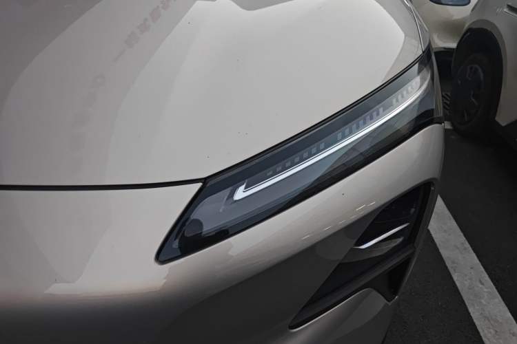Used Wuling Xingguang S 2024 130 km Flagship Version Left Front Headlight