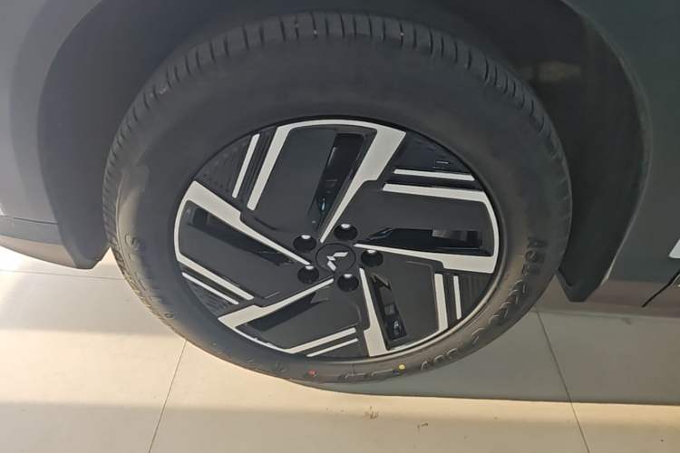 Used Wuling Xingguang S 2024 60km Advanced Version Left Front Wheel Hub