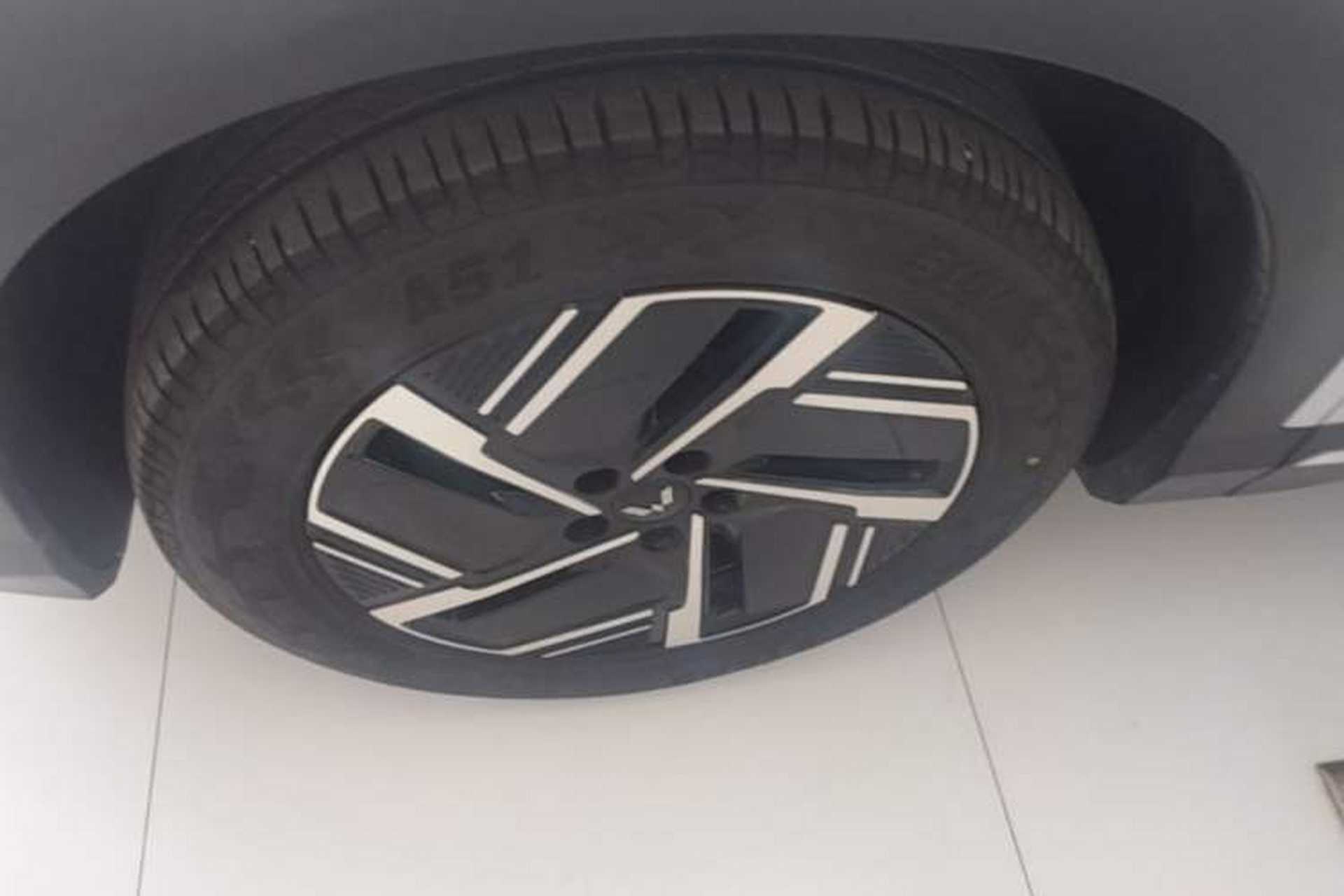Used Wuling Xingguang S 2024 130km Flagship Version Left Front Wheel Hub