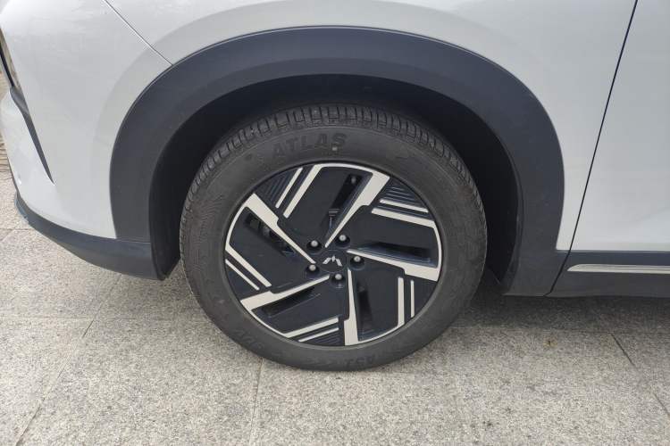 Used Wuling Xingguang S 2024 510 km Flagship Version Left Front Wheel Hub