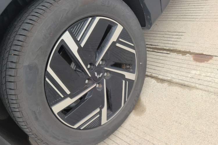 Used Wuling Xingguang S 2024 130 km Flagship Version Left Front Wheel Hub