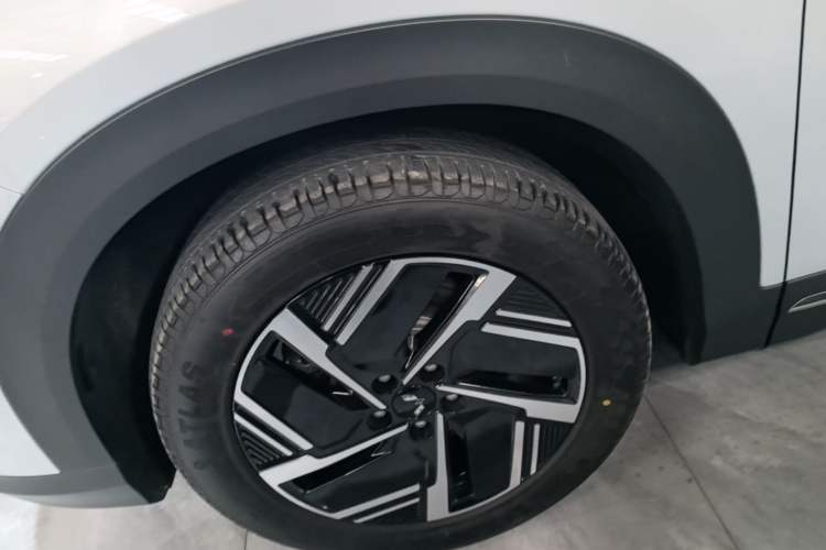 Used Wuling Xingguang S 2024 130km Flagship Version Left Front Wheel Hub