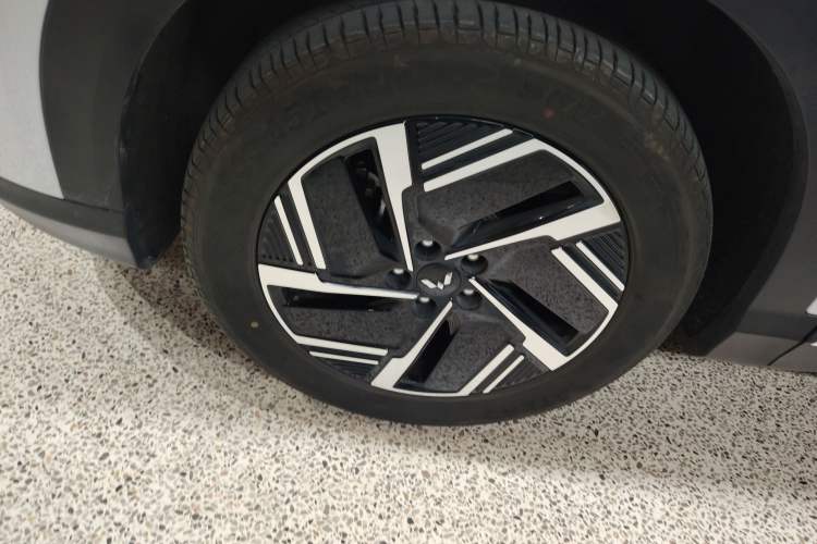 Used Wuling Xingguang S 2024 510 km Flagship Version Left Front Wheel Hub
