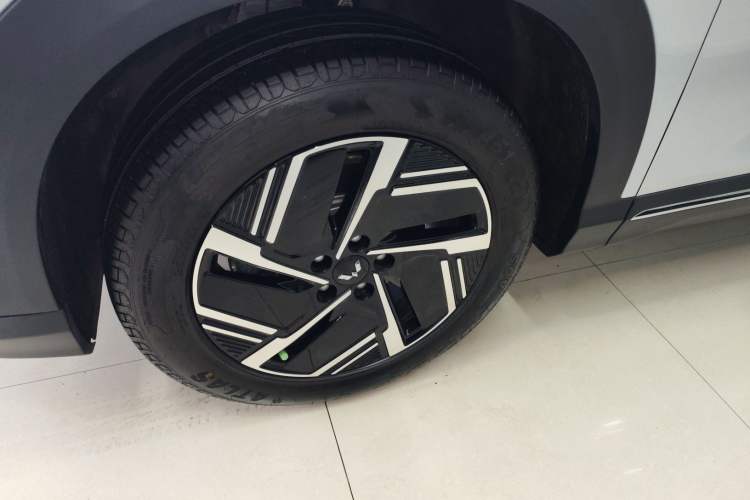 Used Wuling Xingguang S 2024 130km Flagship Version Left Front Wheel Hub