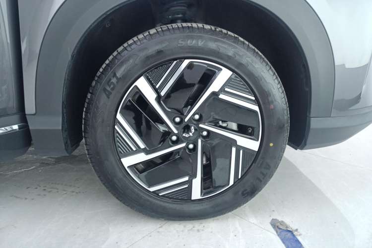 Used Wuling Xingguang S 2024 130 km Flagship Version Left Rear Wheel Hub