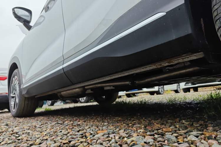 Used Wuling Xingguang S 2024 130 km Flagship Version Left Side Sill