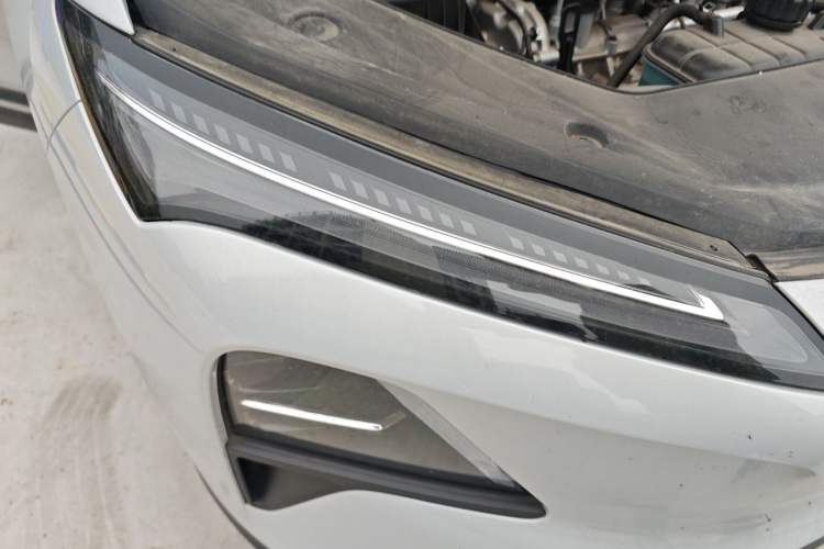 Used Wuling Xingguang S 2024 130km Flagship Version Right Front Headlight