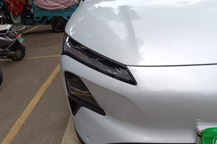 Used Wuling Xingguang S 2024 130 km Flagship Version Right Front Headlight
