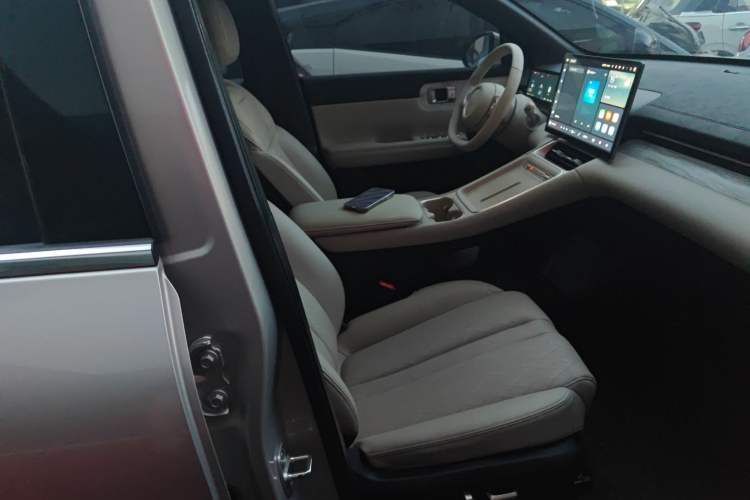 Used Wuling Xingguang S 2024 130 km Flagship Version Right Front Seat
