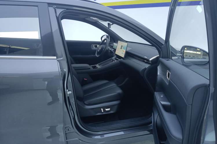Used Wuling Xingguang S 2024 130 km Flagship Version Right Front Seat