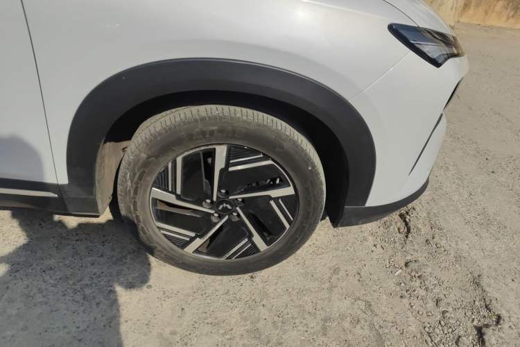 Used Wuling Xingguang S 2024 130 km Flagship Version Right Front Wheel Hub