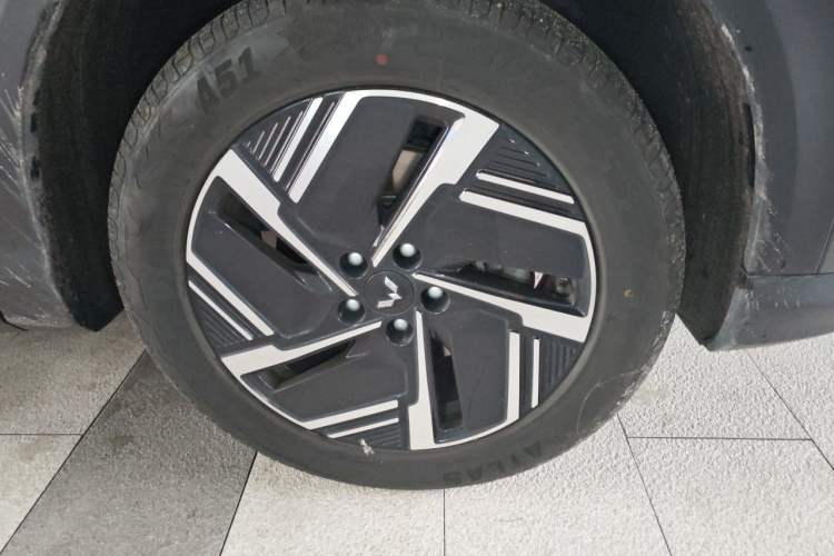 Used Wuling Xingguang S 2024 510 km Flagship Version Right Front Wheel Hub