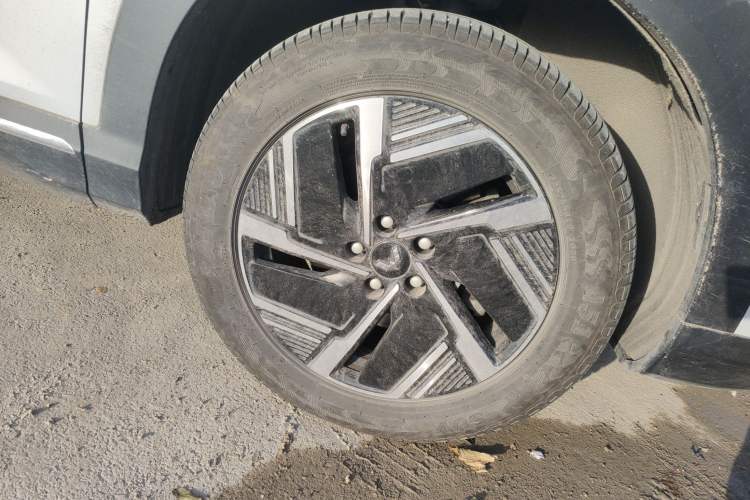 Used Wuling Xingguang S 2024 60km Advanced Version Right Front Wheel Hub