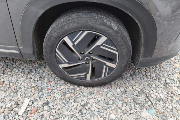 Used Wuling Xingguang S 2024 510 km Flagship Version Right Front Wheel Hub