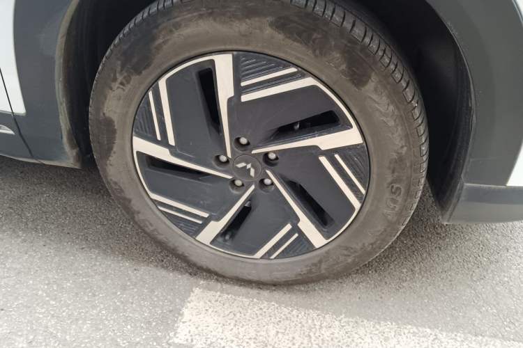 Used Wuling Xingguang S 2024 130 km Flagship Version Right Front Wheel Hub