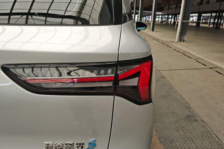 Used Wuling Xingguang S 2024 130 km Flagship Version Right Rear Taillight