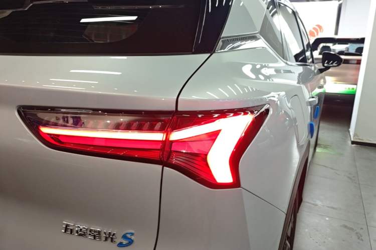 Used Wuling Xingguang S 2024 130 km Flagship Version Right Rear Taillight