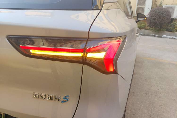 Used Wuling Xingguang S 2024 130 km Flagship Version Right Rear Taillight
