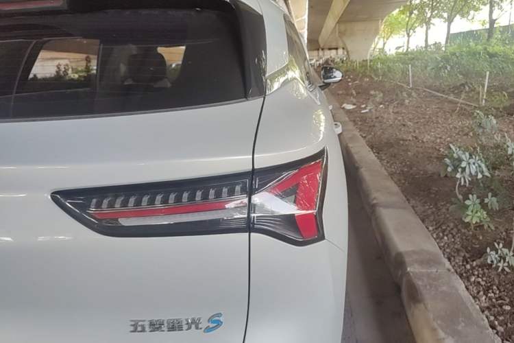 Used Wuling Xingguang S 2024 510km Flagship Edition Right Rear Taillight