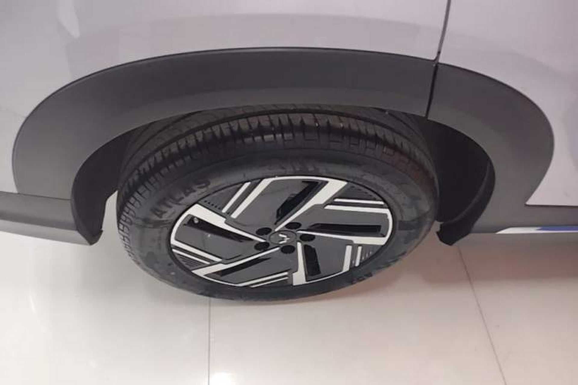 Used Wuling Xingguang S 2024 130 km Flagship Version Right Rear Wheel Hub