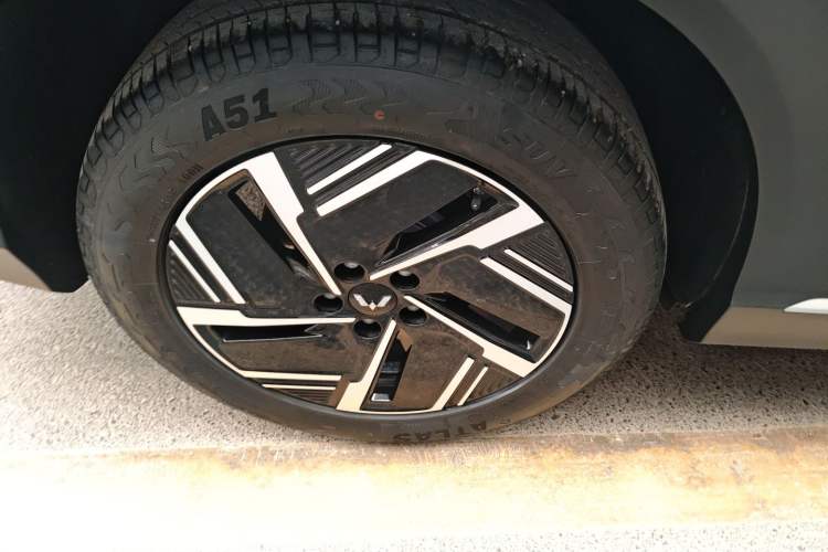 Used Wuling Xingguang S 2024 130 km Flagship Version Right Rear Wheel Hub