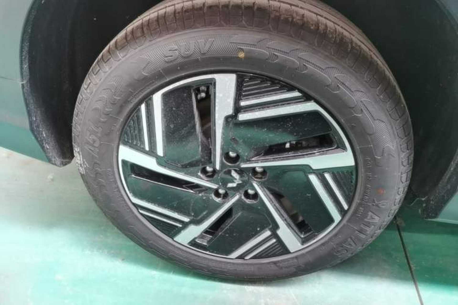 Used Wuling Xingguang S 2024 130 km Flagship Version Right Rear Wheel Hub
