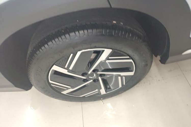 Used Wuling Xingguang S 2024 130km Flagship Version Right Rear Wheel Hub