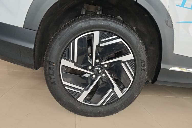 Used Wuling Xingguang S 2024 130 km Flagship Version Right Rear Wheel Hub