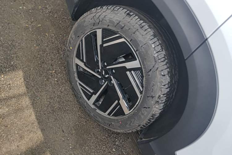 Used Wuling Xingguang S 2024 130 km Flagship Version Right Rear Wheel Hub