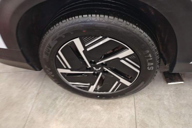 Used Wuling Xingguang S 2024 130 km Flagship Version Right Rear Wheel Hub
