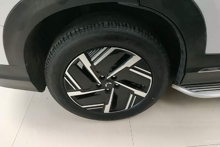 Used Wuling Xingguang S 2024 130 km Flagship Version Right Rear Wheel Hub