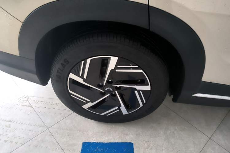 Used Wuling Xingguang S 2024 510 km Flagship Version Right Rear Wheel Hub