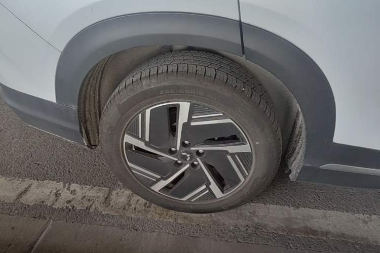 Used Wuling Xingguang S 2024 510km Flagship Edition Right Rear Wheel Hub