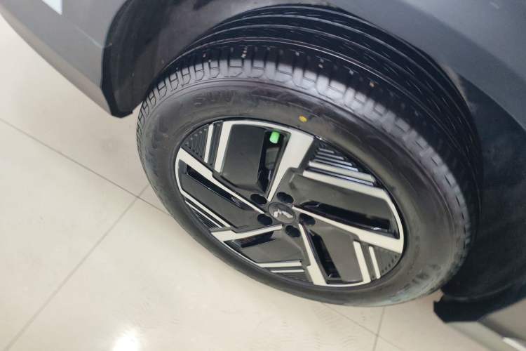 Used Wuling Xingguang S 2024 130km Flagship Version Right Rear Wheel Hub