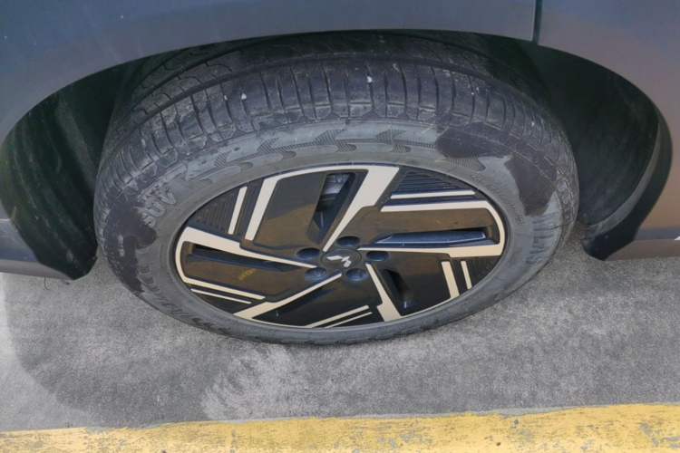 Used Wuling Xingguang S 2024 130 km Flagship Version Right Rear Wheel Hub