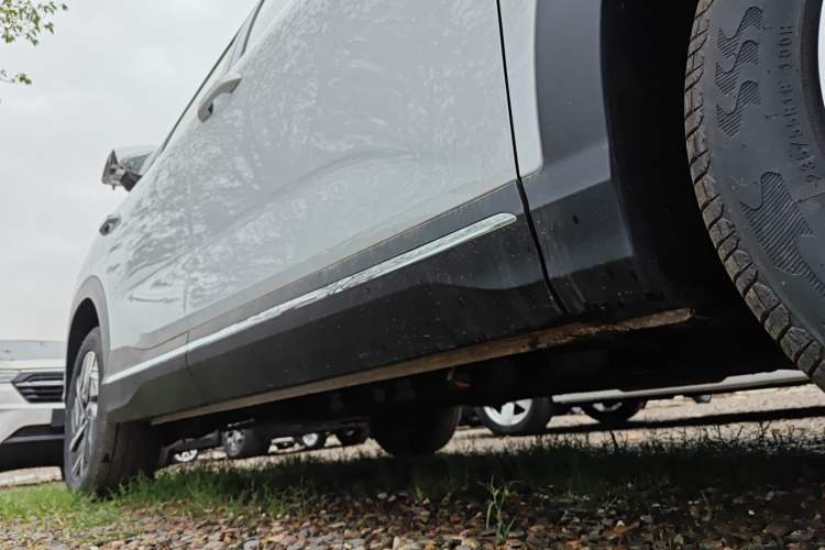 Used Wuling Xingguang S 2024 130 km Flagship Version Right Side Sill