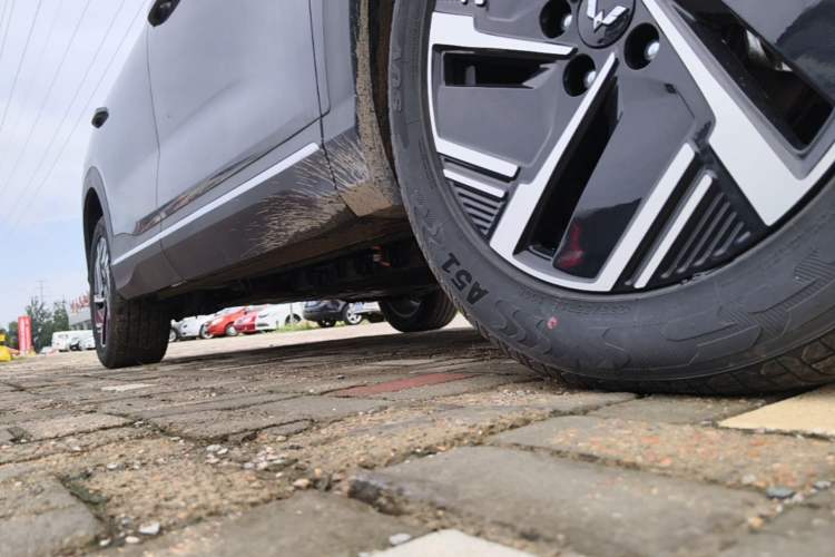 Used Wuling Xingguang S 2024 130 km Flagship Version Right Side Sill